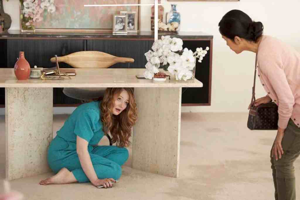 Miranda Otto and Aina Dumlao in The Unusual Suspects