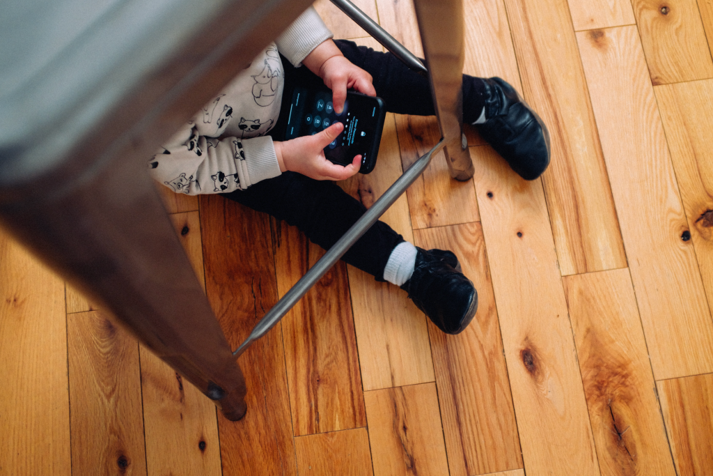 Parenting in the screen age: I want my kids to feel loneliness and boredom | ScreenHub Australia Parenting in the screen age: I want my kids to feel loneliness and boredom | ScreenHub Australia