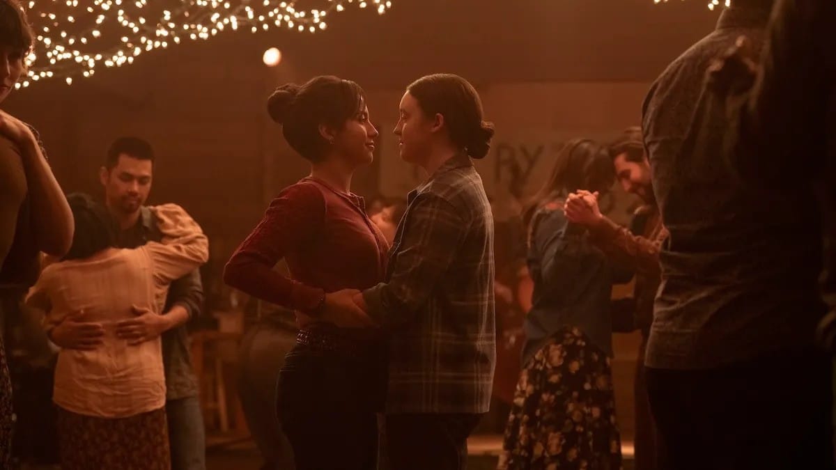 The Last Of Us Premiere - Ellie And Dina Dance Under The Lights. Image: Hbo/Max
