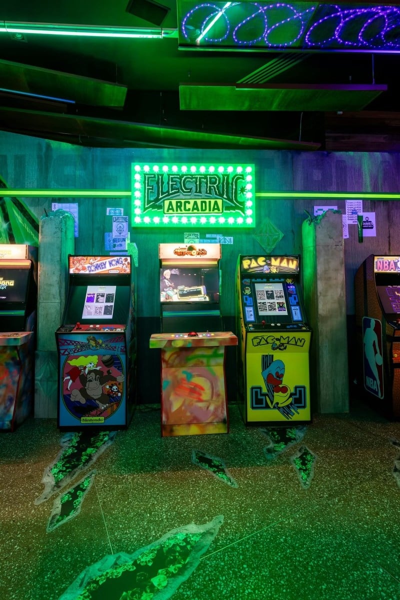 Classic arcade games sit alongside custom built arcades by Louie Roots, featuring playable local independent games. Image: Tobias Titz.