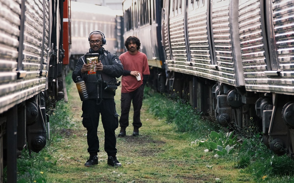 L–R: Master Of Film And Television Graduate Ravi Chand And Bachelor Of Fine Arts (Acting) Graduate Indra Liyanaarachchi On Set Of Chand’s Graduating Film Coconut. Image: Candice Chen.