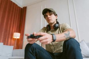 Photo of a young man playing video games. Photo: Photo: Tima Miroshnichenko / Pexels. sony patents ai ghost player technology