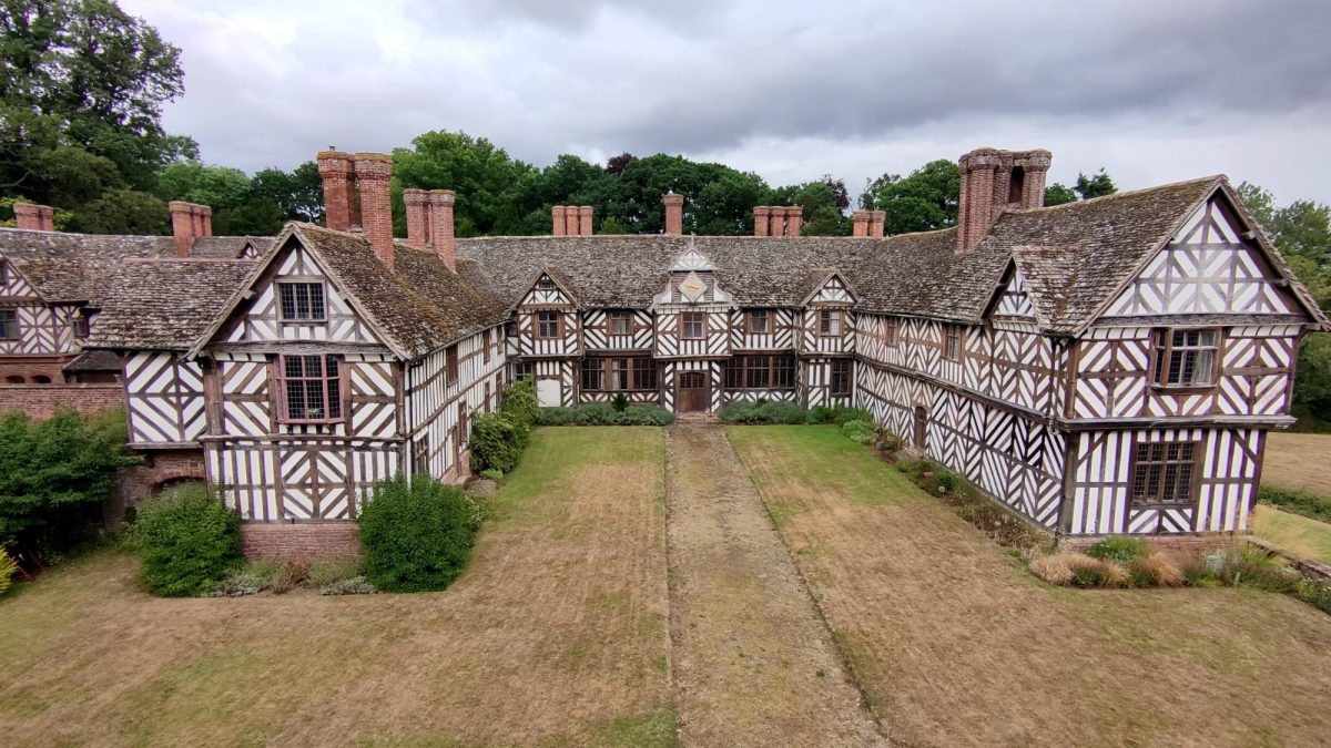 Saving Britain's Country Houses With Penelope Keith. Image: Britbox. 