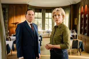 Professor T Season 5. Image BritBox.